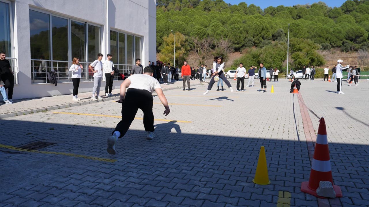 Yalova Universite Sokak Oyun Ilgi Ogrenci (1)