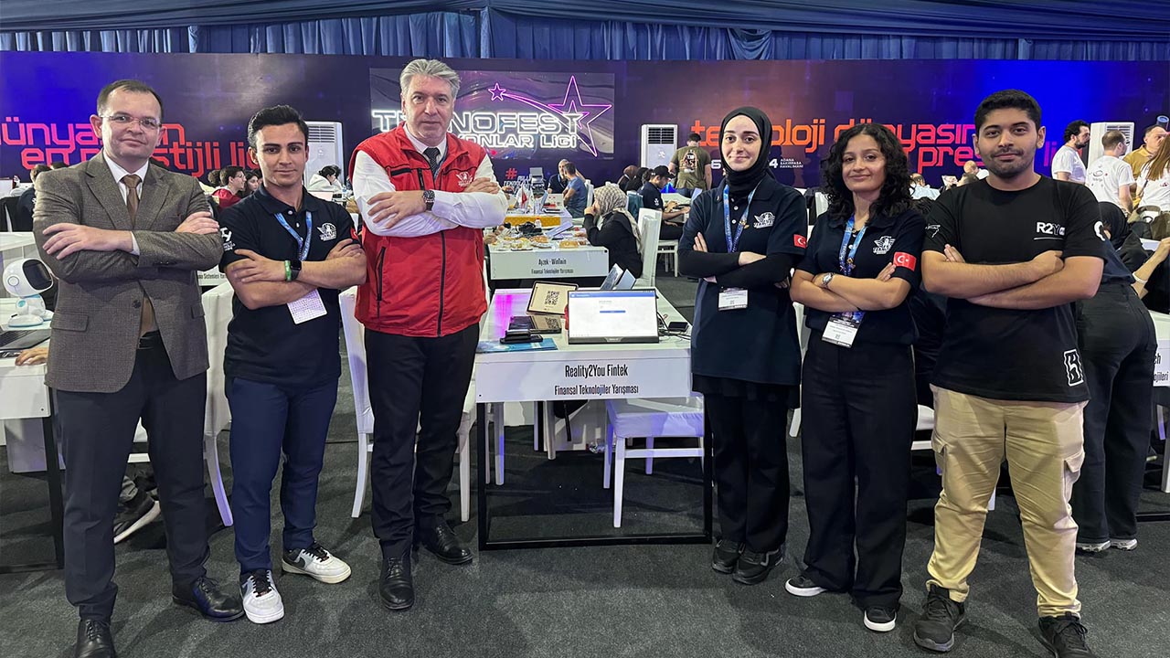 Yalova Universite Teknofest Rektor Mehmet Bahcekapili Ziyaret (2)