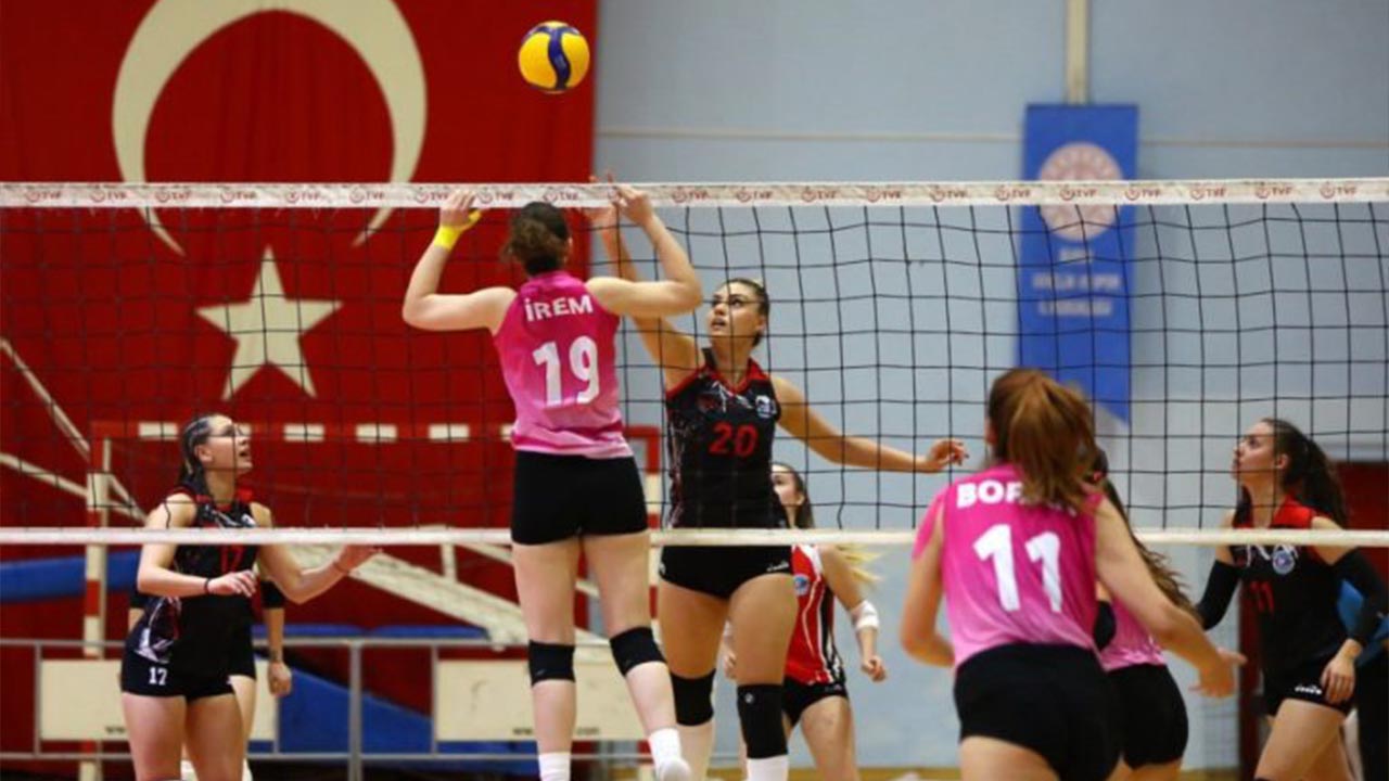 Yalova Ciftlikkoy Belediyespor Kadin Voleybol Takim Bursa Deplasman Galibiyet (3)