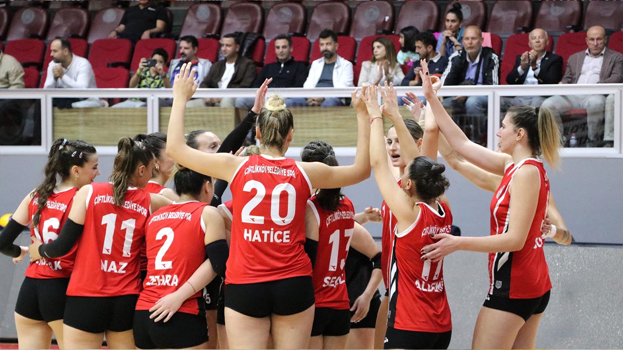 Yalova Ciftlikkoy Sultanlar Voleybol Inegol (1)