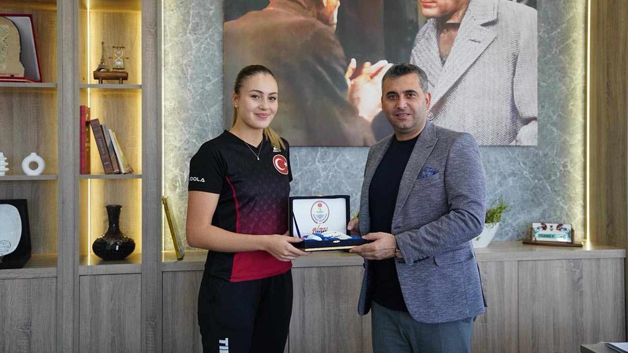 Yalova Kadikoy Belediye Baskan Masa Tenis Milli Sporcu Gorusme (3)