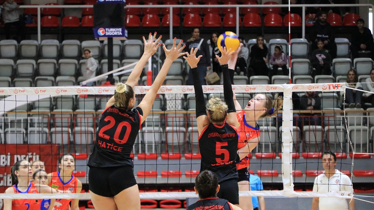 Yalova Voleybol Ciftlikkoy Belediyespor Sultan Orhaniye (3)