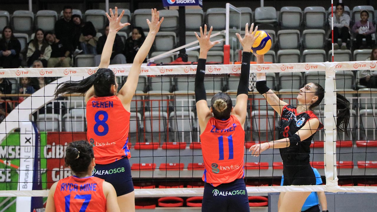 Yalova Voleybol Ciftlikkoy Belediyespor Sultan Orhaniye (4)