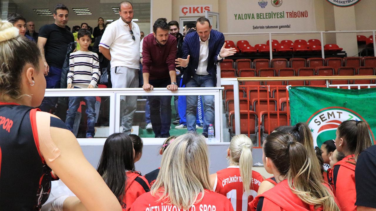 Yalova Voleybol Ciftlikkoy Belediyespor Sultan Orhaniye (5)