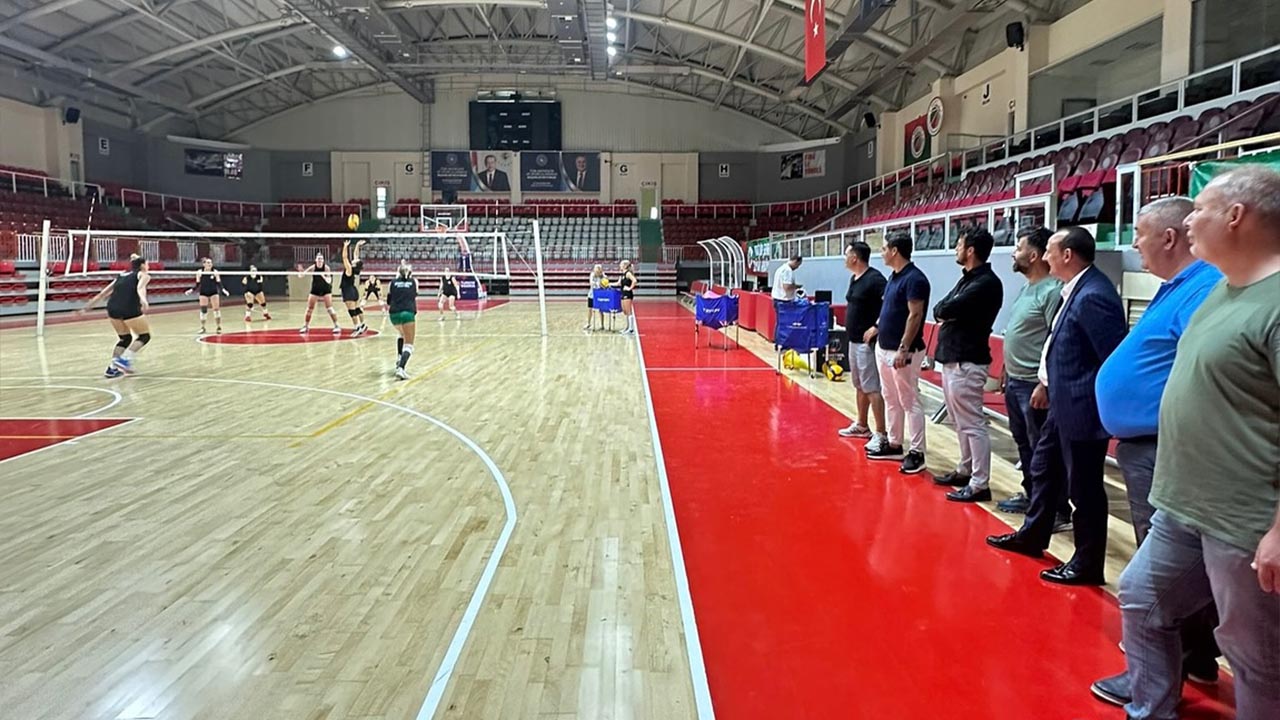 Yalova Voleybol Ciftlikkoy Nilufer Belediyespor Haber (1)