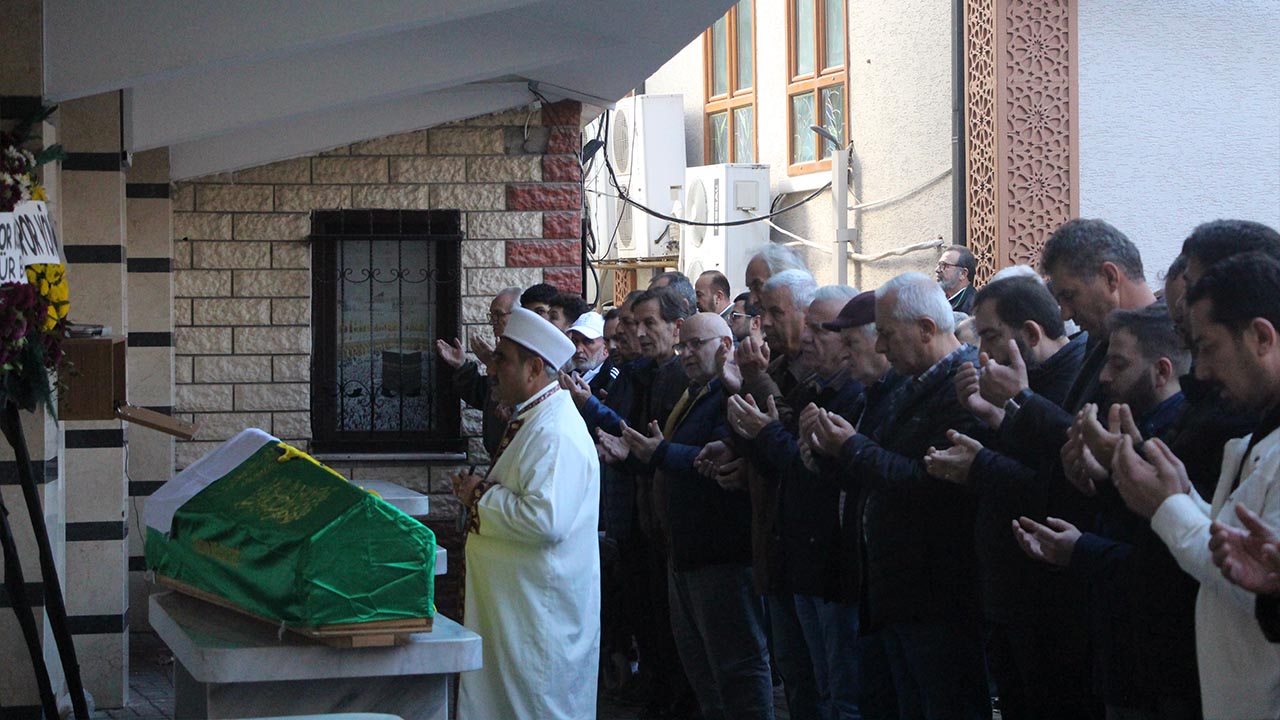 Yalova Acarspor Cetin Zenginler Kurucu Onursal Baskan Vefat Cenaze Toren (11)