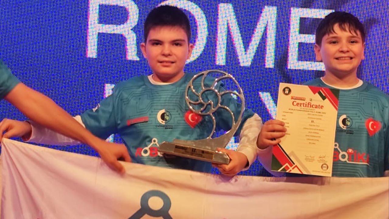 Yalova Cagdas Dunya Egitim Merkez Robotik Takim Italya Roma Olimpiyatlar Dunya Ikinciligi (10)