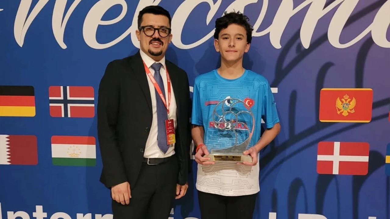 Yalova Cagdas Dunya Egitim Merkez Robotik Takim Italya Roma Olimpiyatlar Dunya Ikinciligi (9)