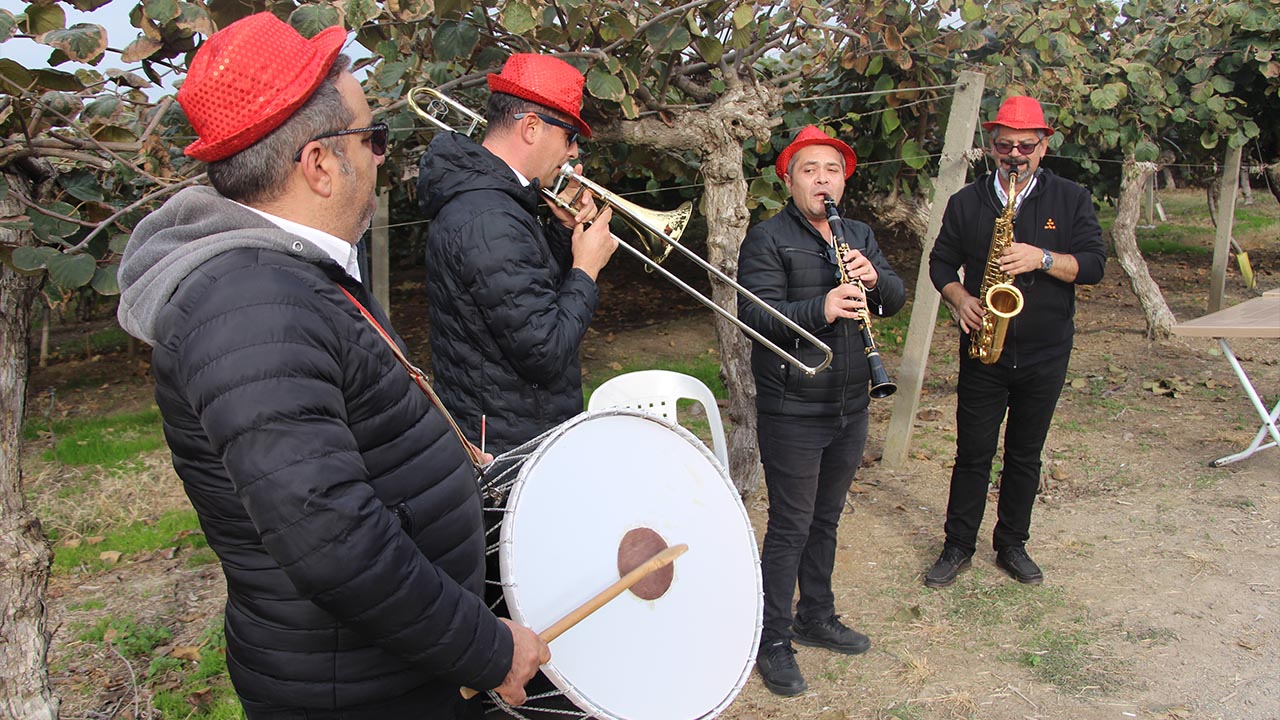 Yalova Subasi Kivi Hasat Vali Belediye Baskanlar Kurum Mudurler Haber (27)