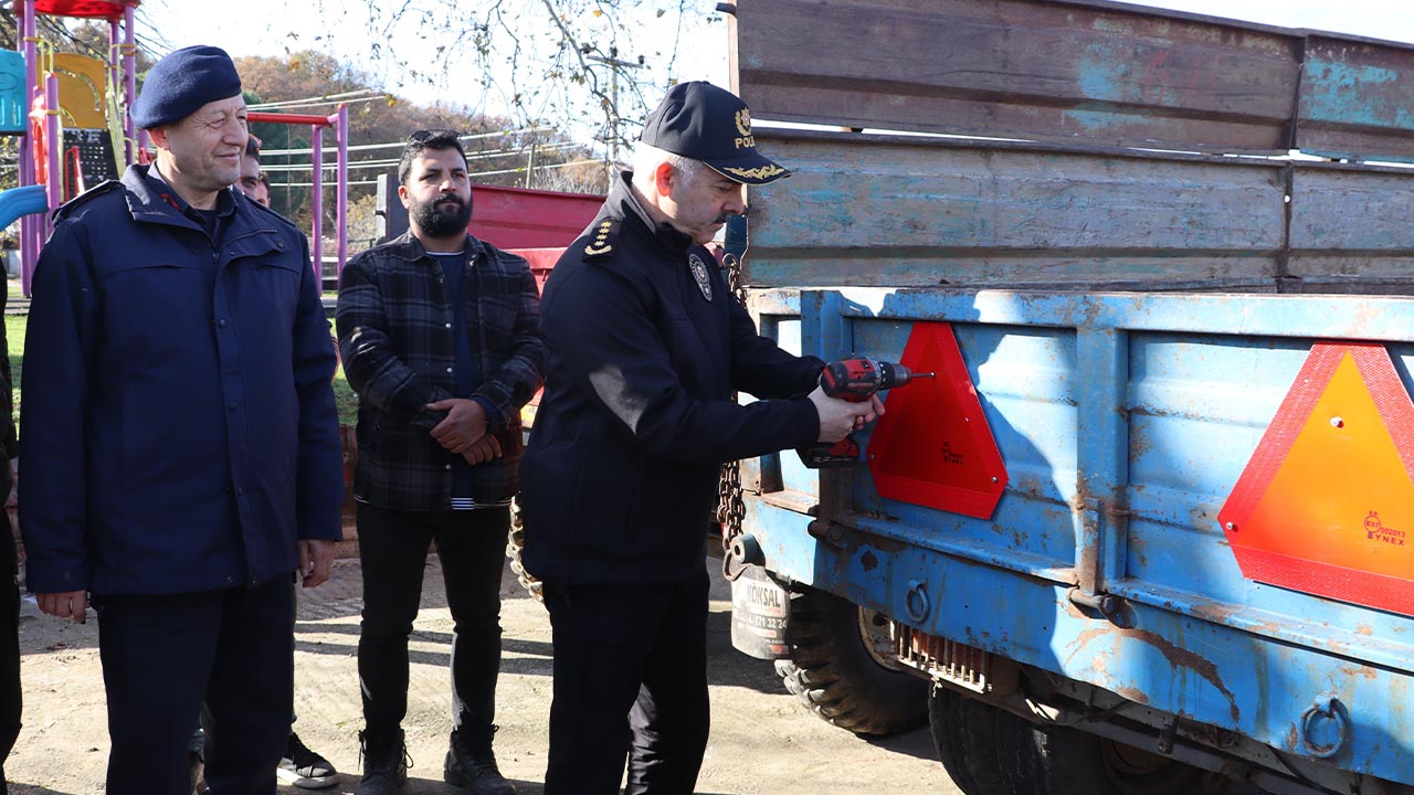 Yalova Termal Akkoy Traktor Romork Reflektor Trafik Farkindalik Vali Protokol (3)