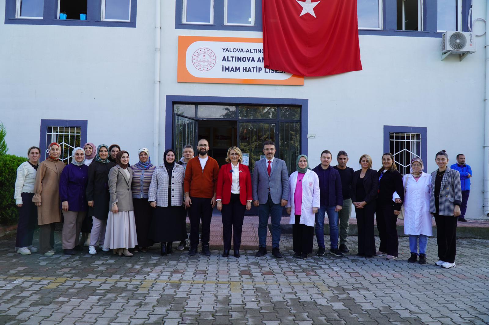 Yalova Altinova Belediye Baskan Ogretmenler Gun Kutlama Hediye Ziyaret (2)