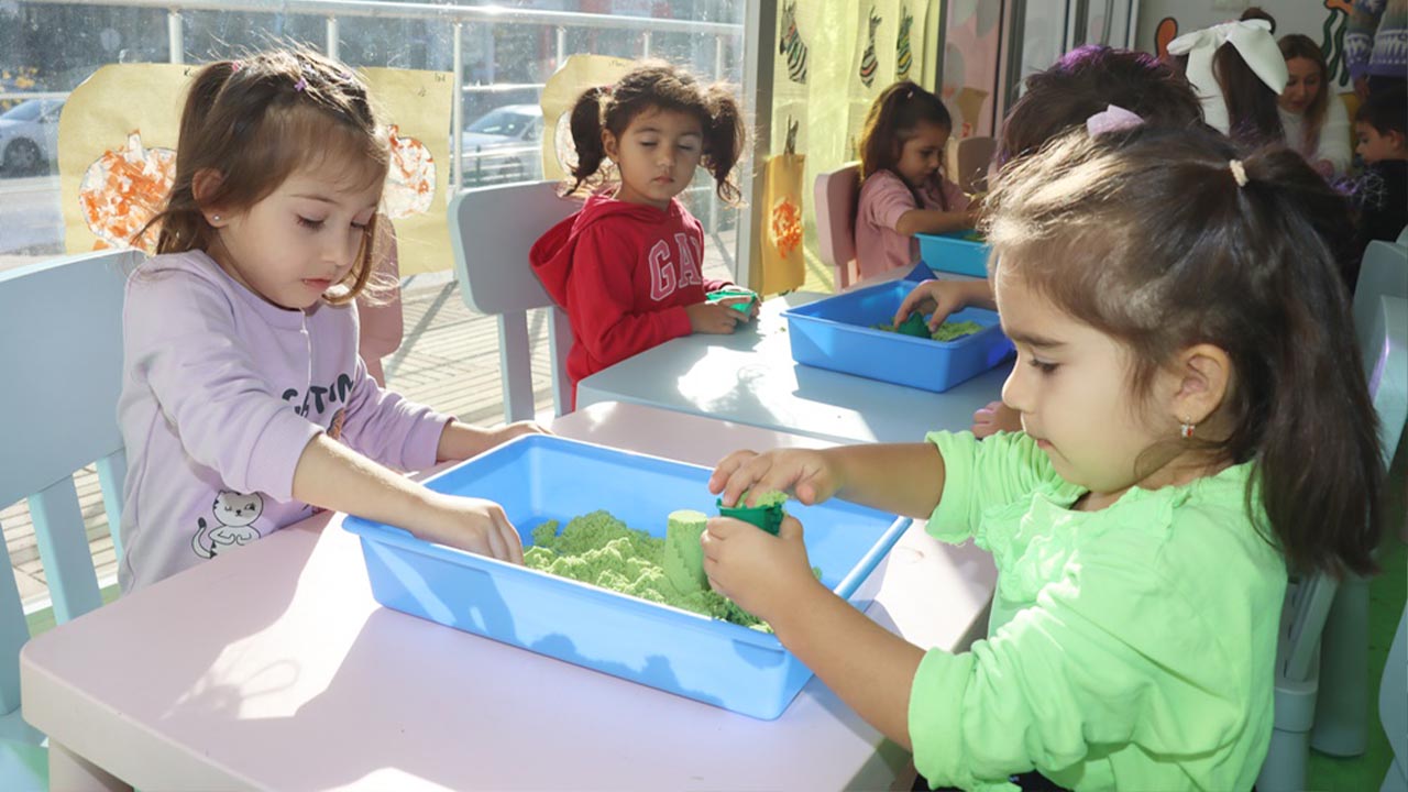 Yalova Belediye Cocuk Tiyatro Kinetik Kum Eglence (3)