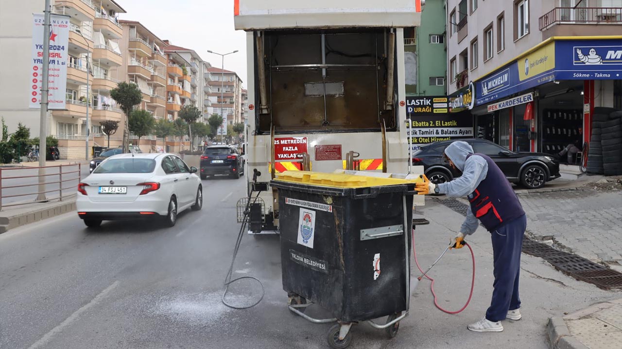 Yalova Belediye Sehit Omer Faydali Cop Konteyner Yikama (2)