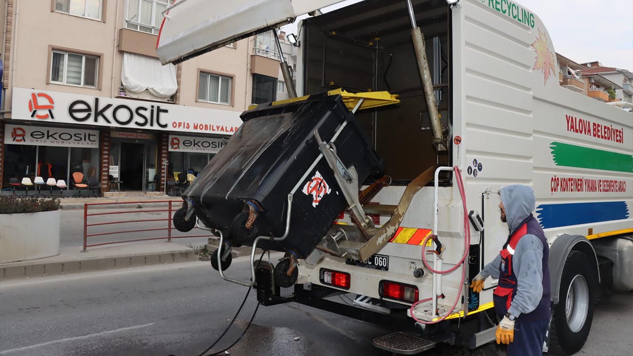 Yalova Belediye Sehit Omer Faydali Cop Konteyner Yikama (3)