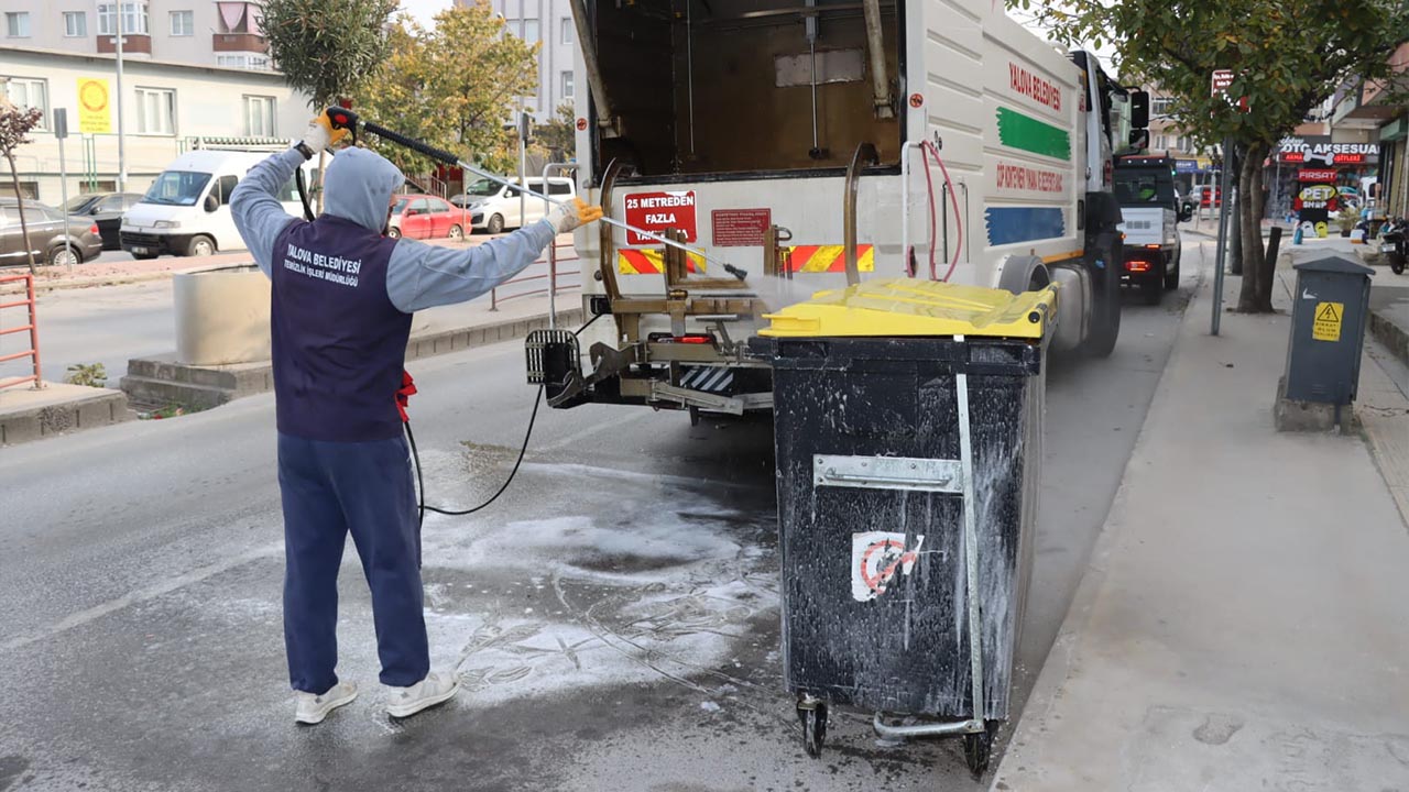 Yalova Belediye Sehit Omer Faydali Cop Konteyner Yikama (5)