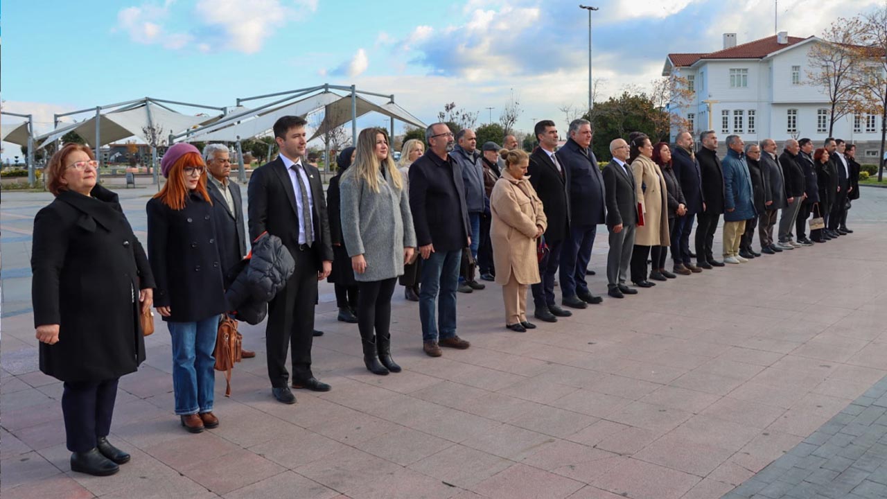 Yalova Chp Il Orgut Ogretmenler Gunu Ataturk Anit Celenk Toren (2)