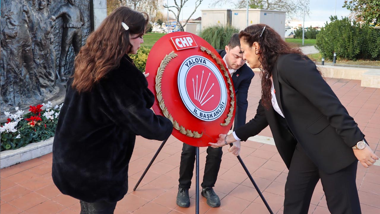 Yalova Chp Il Orgut Ogretmenler Gunu Ataturk Anit Celenk Toren (3)