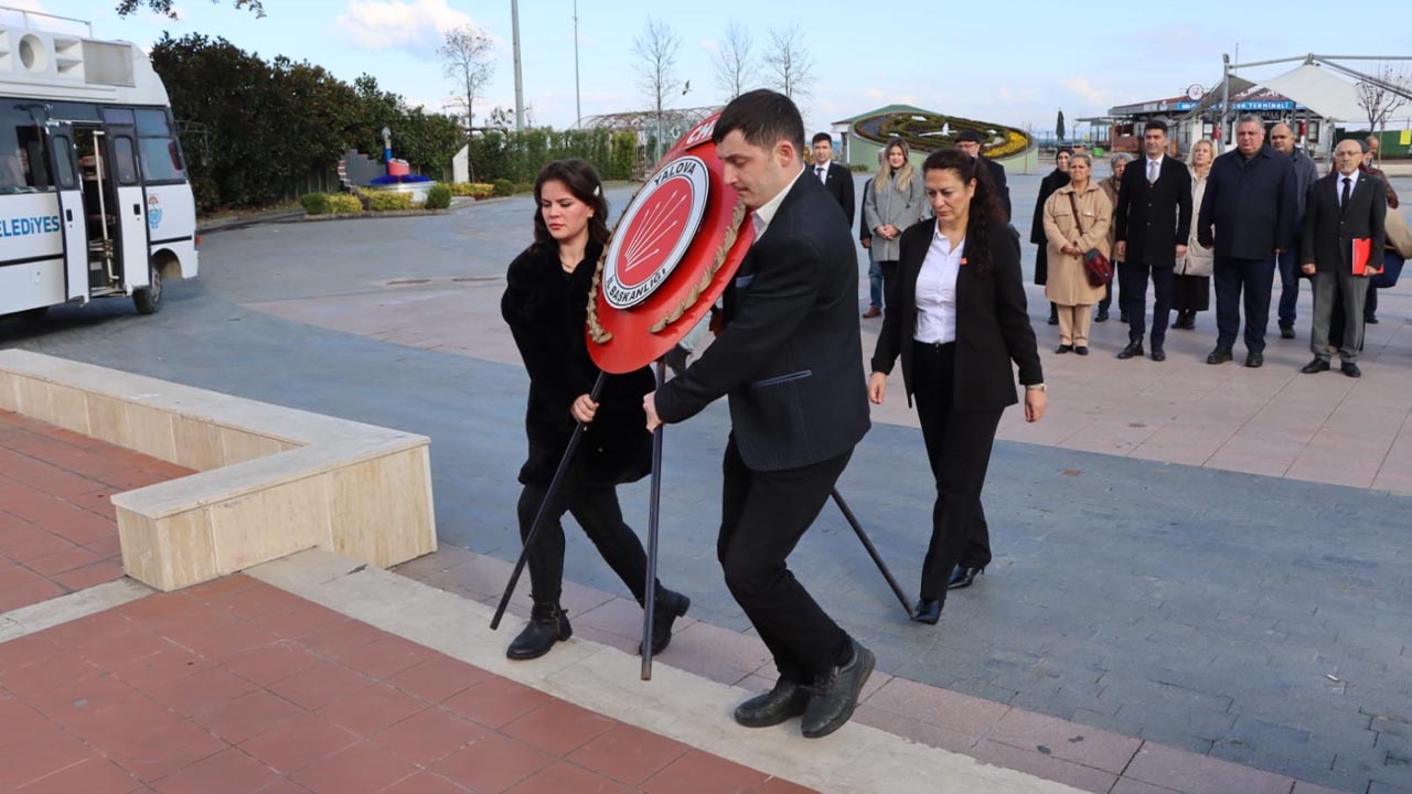 Yalova Chp Il Orgut Ogretmenler Gunu Ataturk Anit Celenk Toren (4)