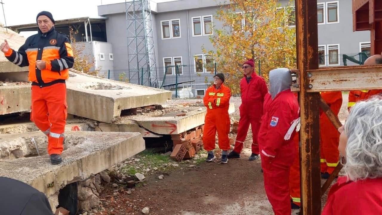 Yalova Chp Merkez Ilce Baskanlik Afet Bilinc Egitim (4)