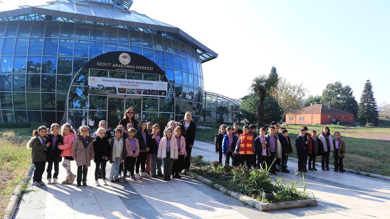 Yalova Ciftlikkoy Belediye Iklim Degisikligi Sifir Atik Mudurluk Geofit Bahce Ogrenci Gezi (5)