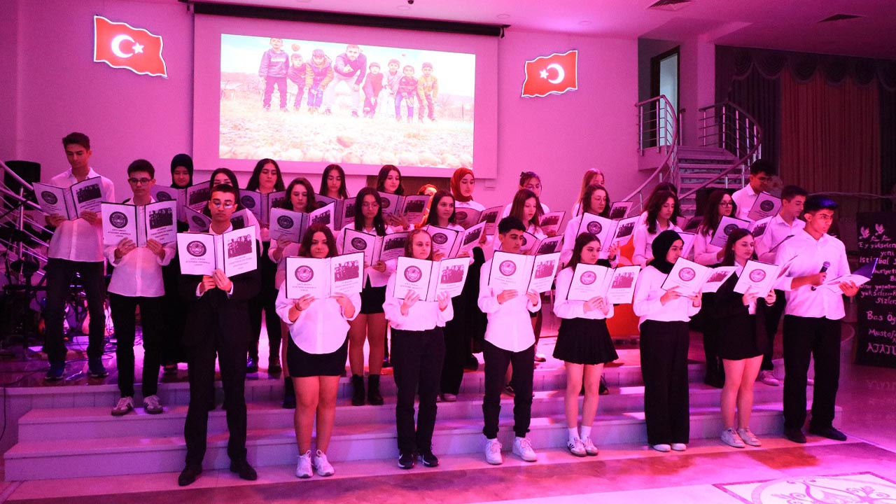 Yalova Ciftlikkoy Belediye Ogretmenler Gunu Gece Program Kutlama Etkinlik (3)