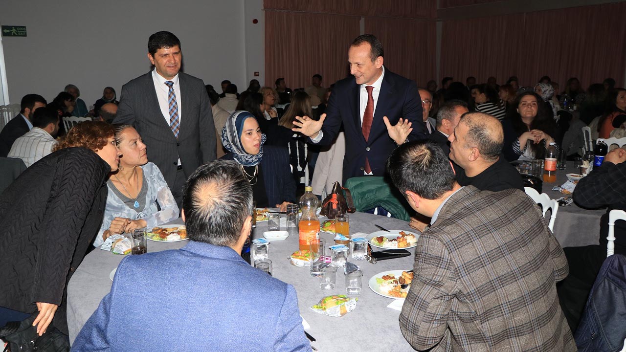 Yalova Ciftlikkoy Belediye Ogretmenler Gunu Gece Program Kutlama Etkinlik (5)