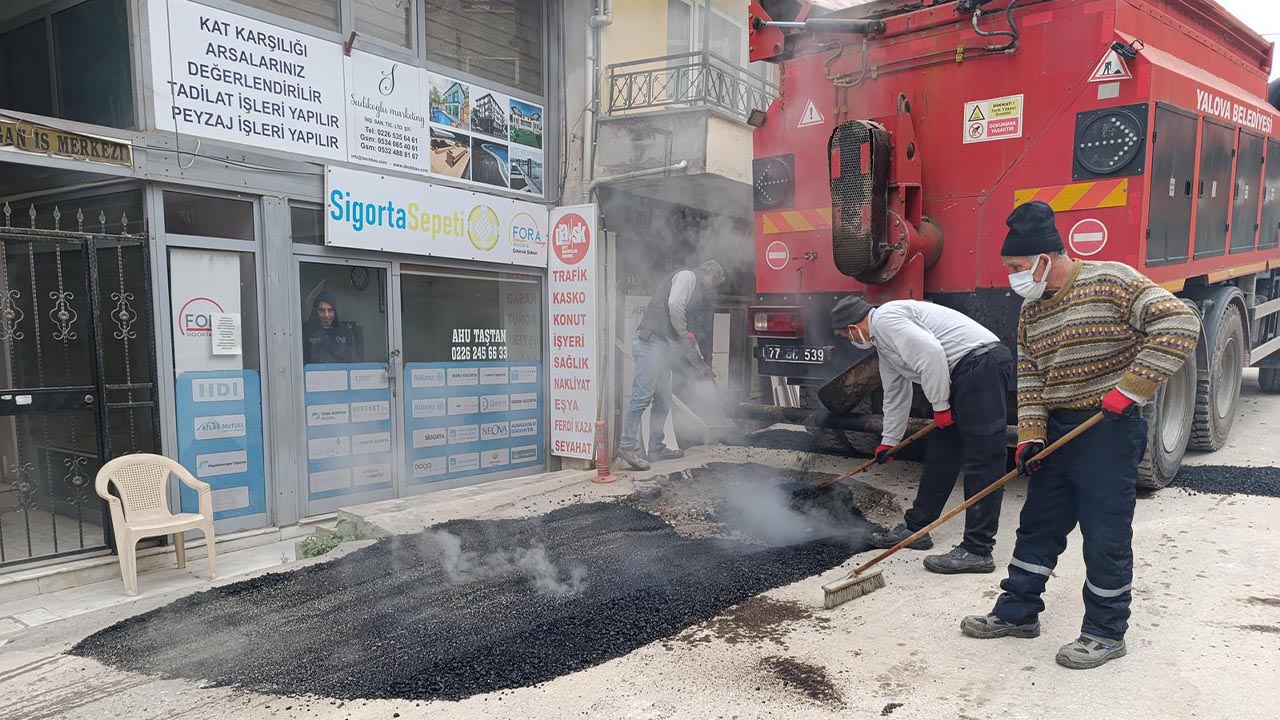 Yalova Cinarcik Belediye Baskan Personel Asfalt Calisma Devam Ediyor (2)