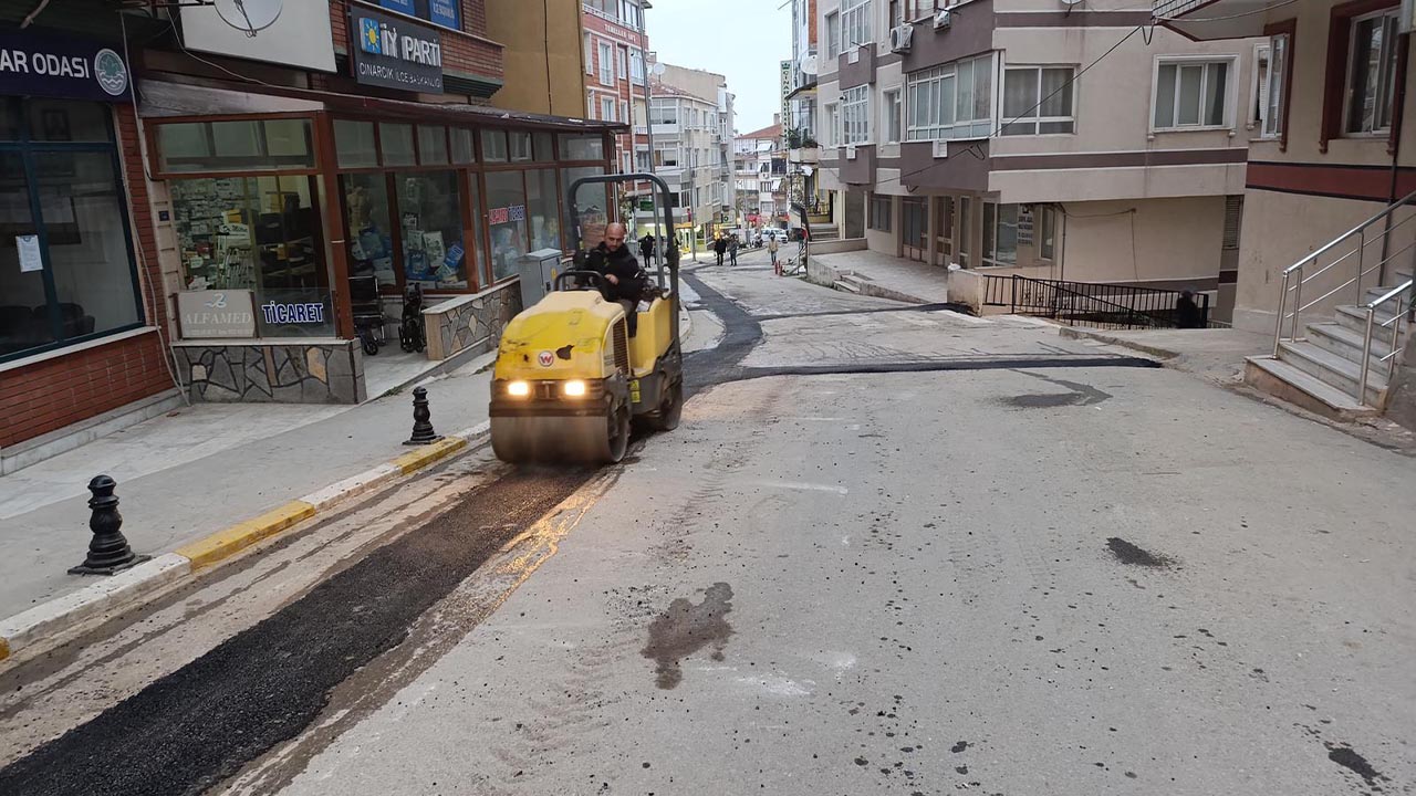 Yalova Cinarcik Belediye Baskan Personel Asfalt Calisma Devam Ediyor (3)