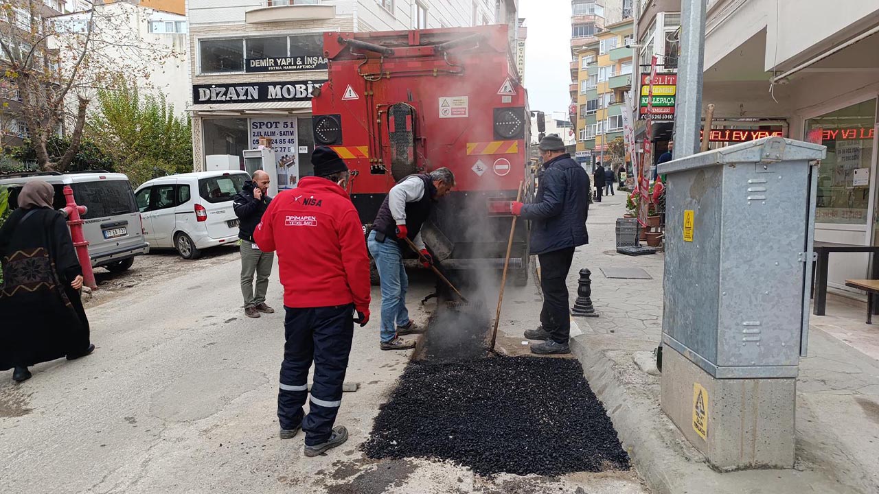 Yalova Cinarcik Belediye Baskan Personel Asfalt Calisma Devam Ediyor (4)