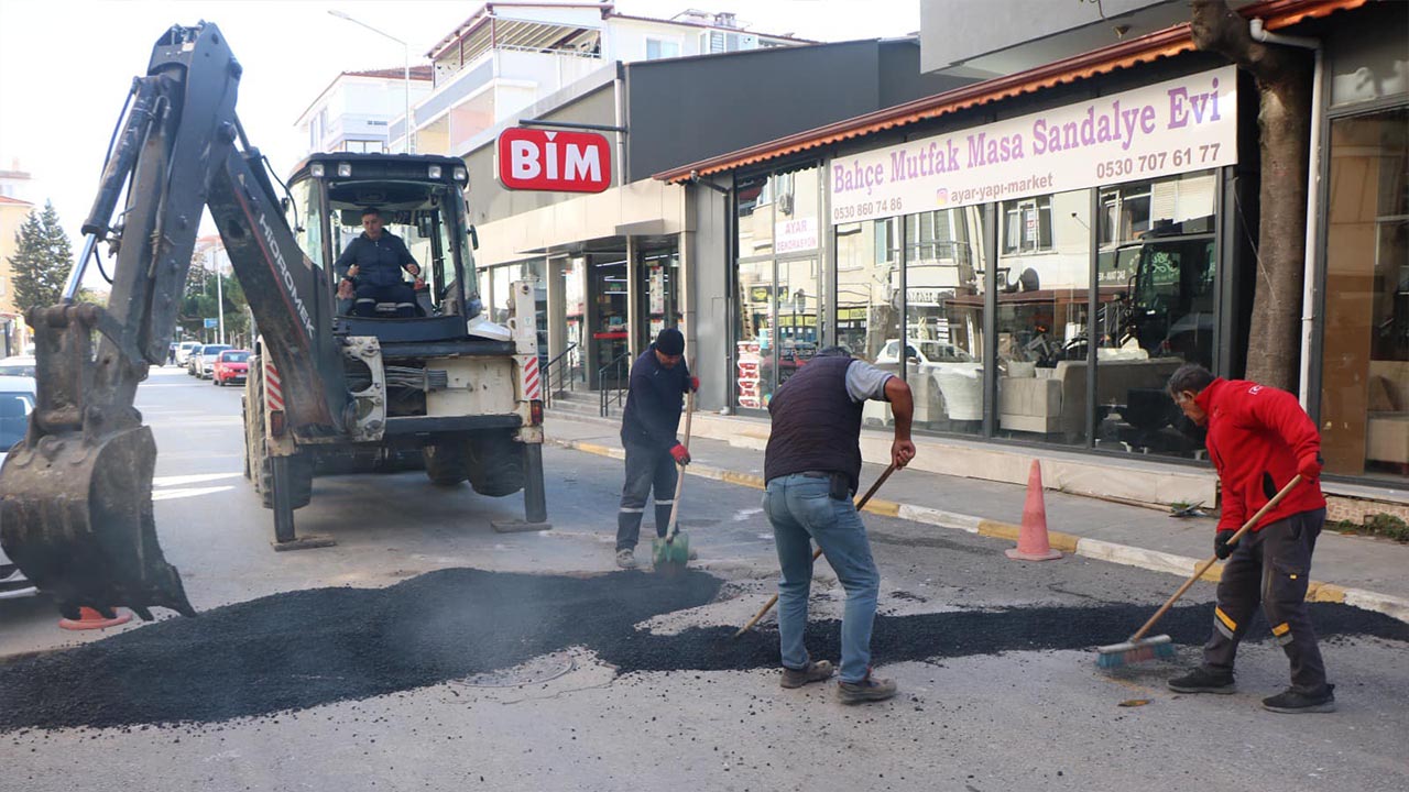 Yalova Cinarcik Belediye Ekipler Altyapi Asfaltlama Baskan Aciklama (1)