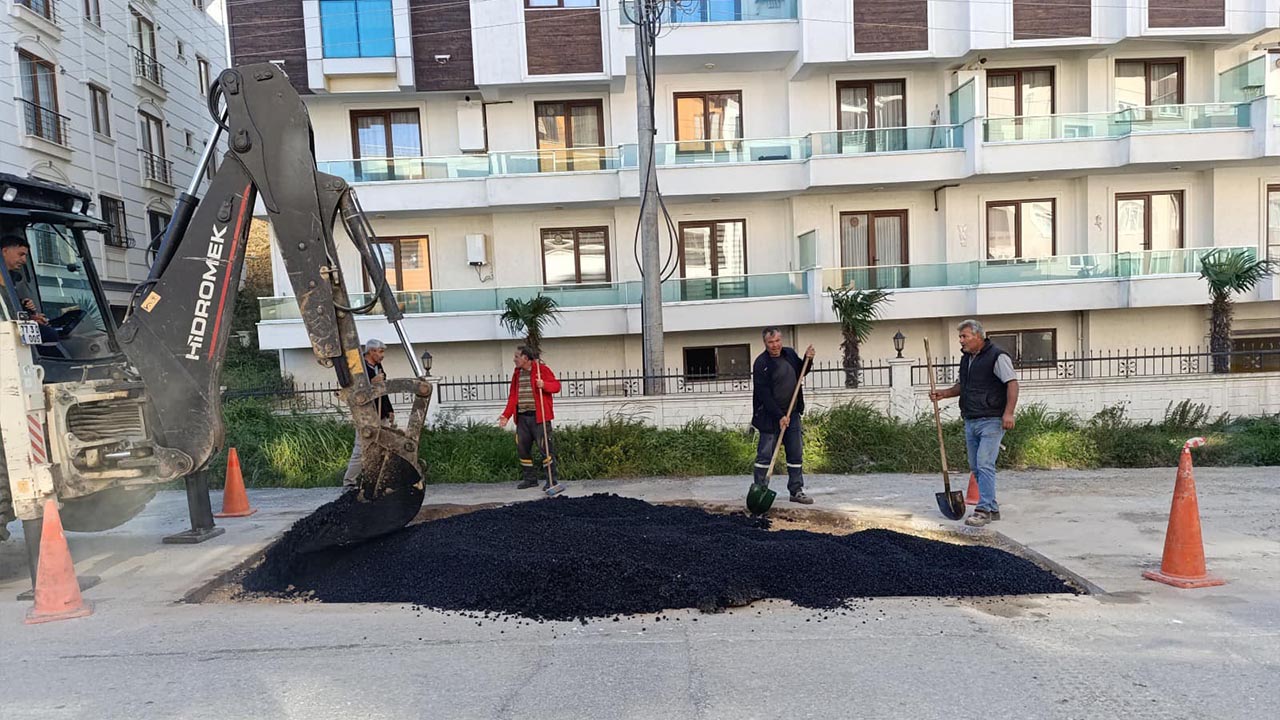 Yalova Cinarcik Belediye Ekipler Altyapi Asfaltlama Baskan Aciklama (5)