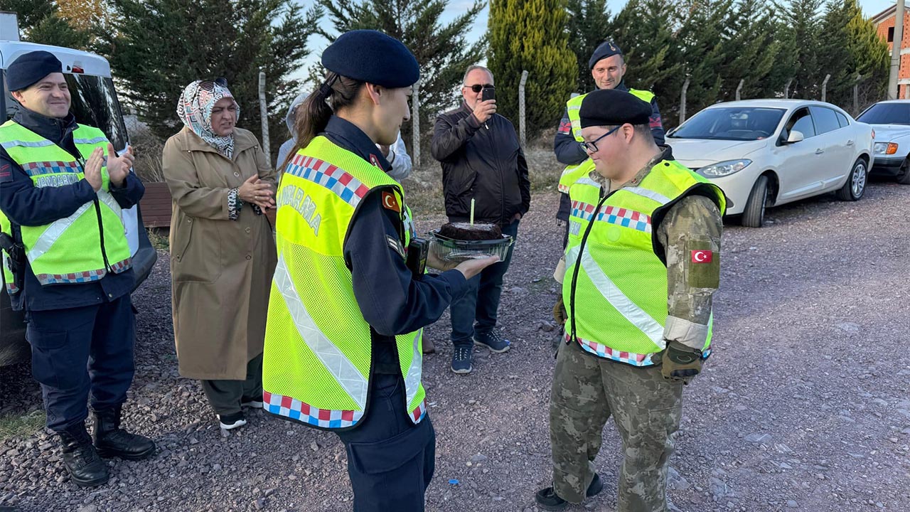 Yalova Cinarcik Jandarma Ekip Ozel Birey Hamza Dogum Gun Kutlama (1)