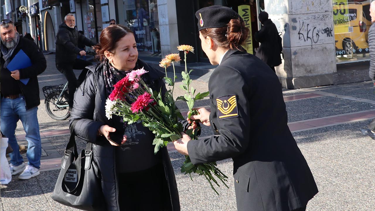 Yalova Jandarma Komutanligi Personel Kadina Siddet Uluslararasi Mucadele Gun Farkindalik (2)