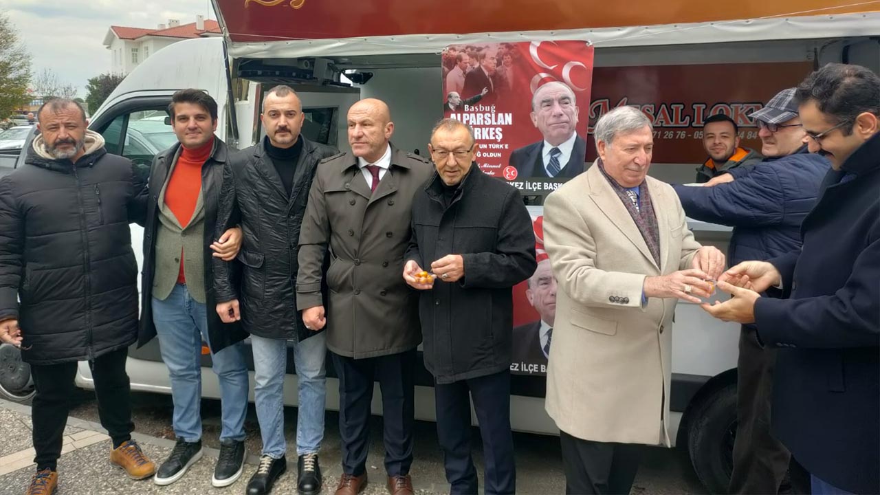 Yalova Mhp Merkez Ilce Il Baskan Alparslan Turkes Basbug Dogum Gunu Lokma Dagitma (3)