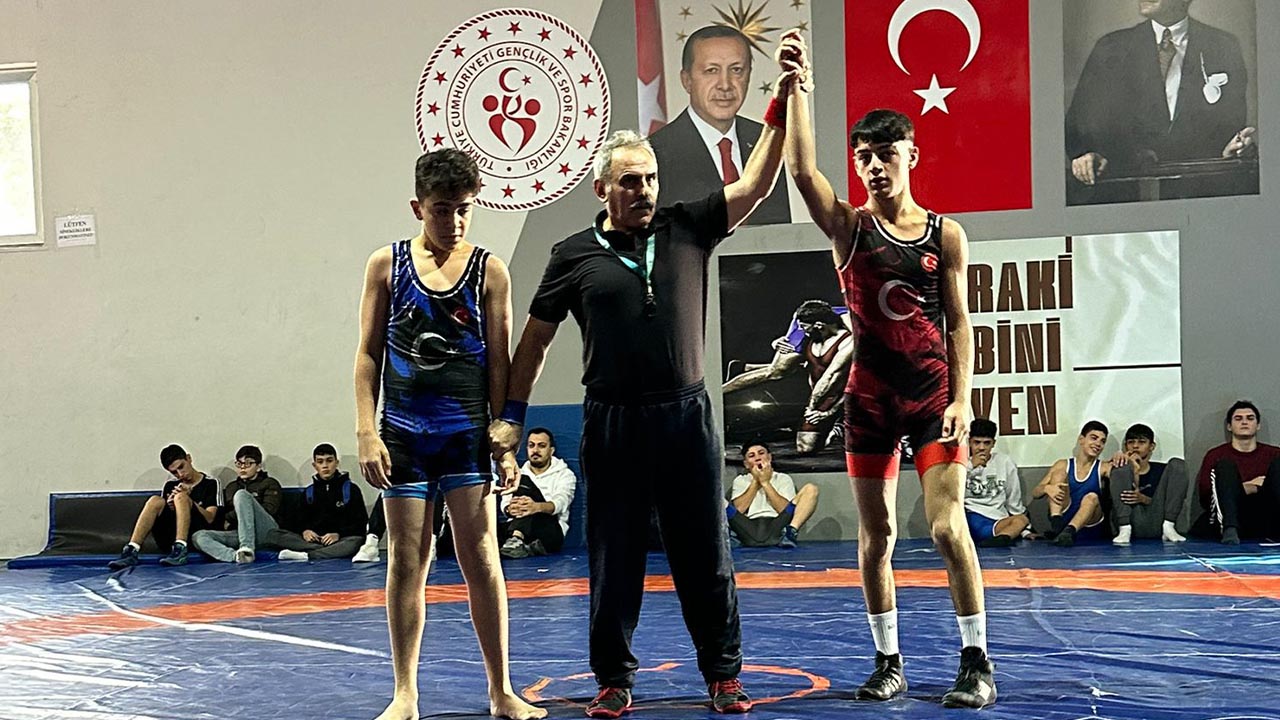 Yalova Altinova Belediyespor Gures Okul Sporlari Birinci Ikincilik Ucunculuk Basari (3)