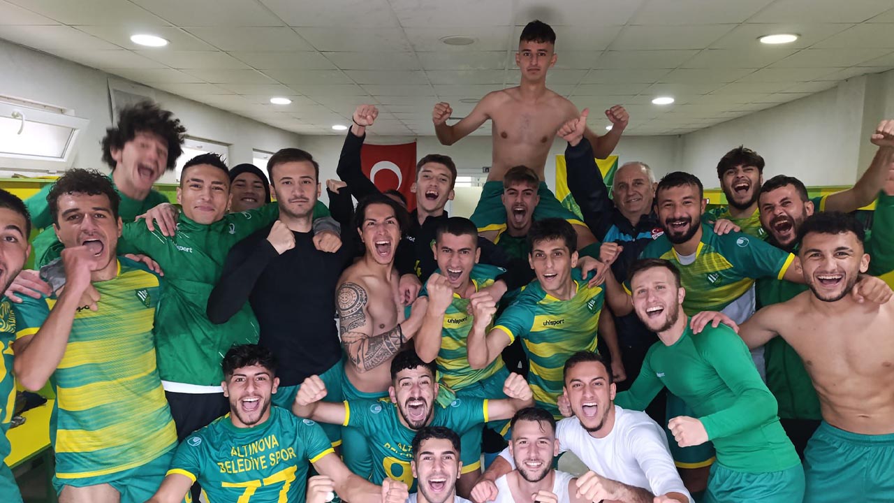 Yalova Altinovaspor Kadikoyspor Super Amator Kume Sezon Hafta Mac (1)-1