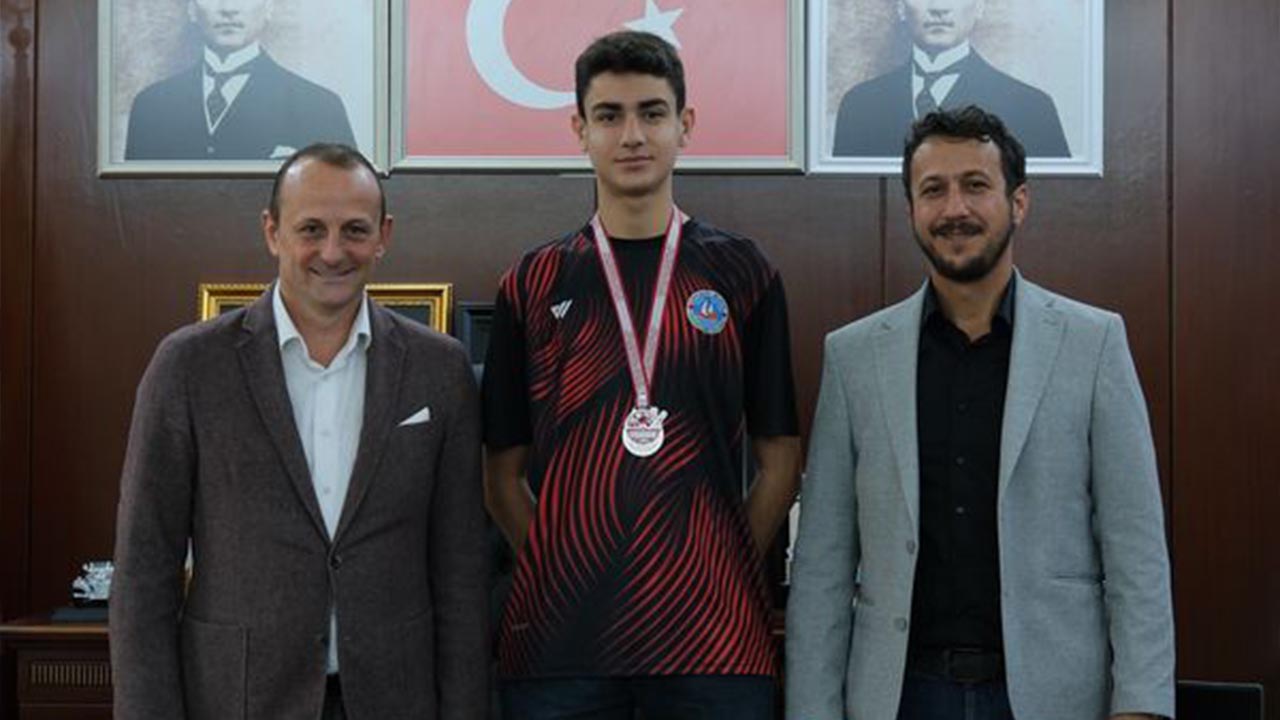 Yalova Ciftlikkoy Belediyespor Dar Takim Baskan Ziyaret Gorusme (2)