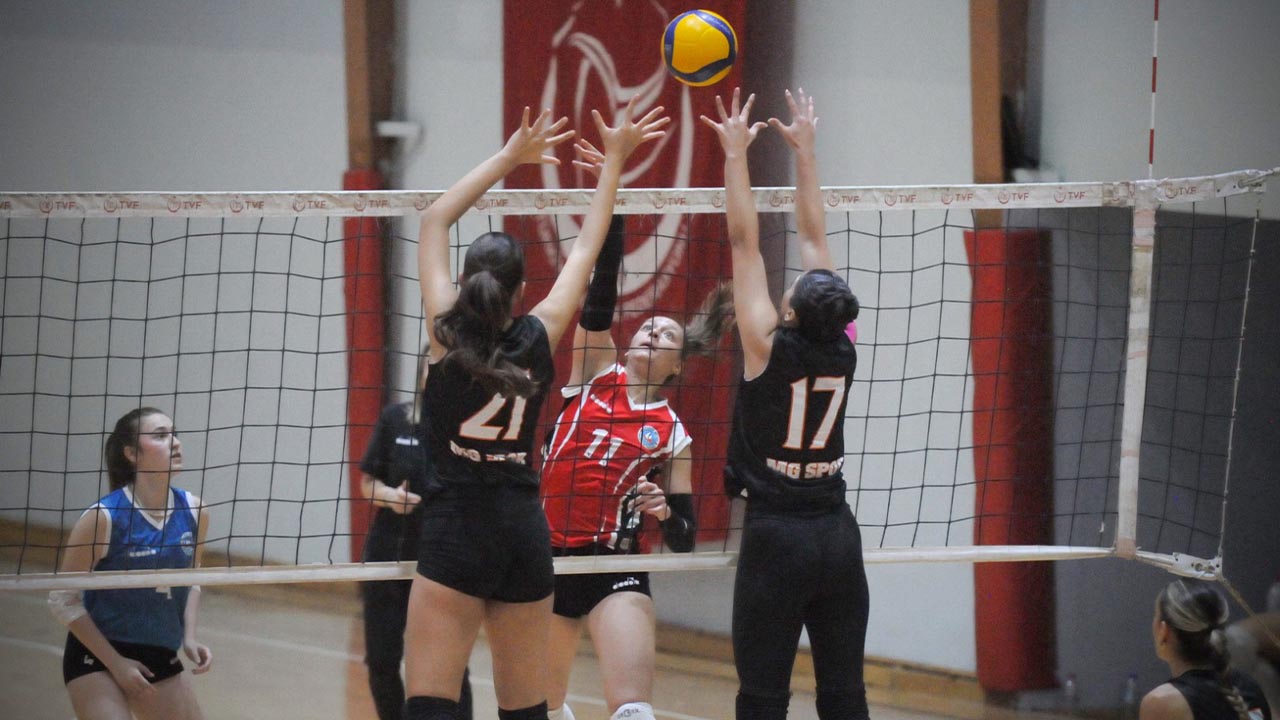 Yalova Ciftlikkoy Belediyespor Voleybol Galibiyet (3)