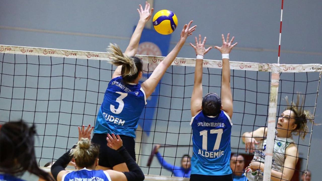 Yalova Ciftlikkoy Belediyespor Voleybol Sultan Bursa (1)