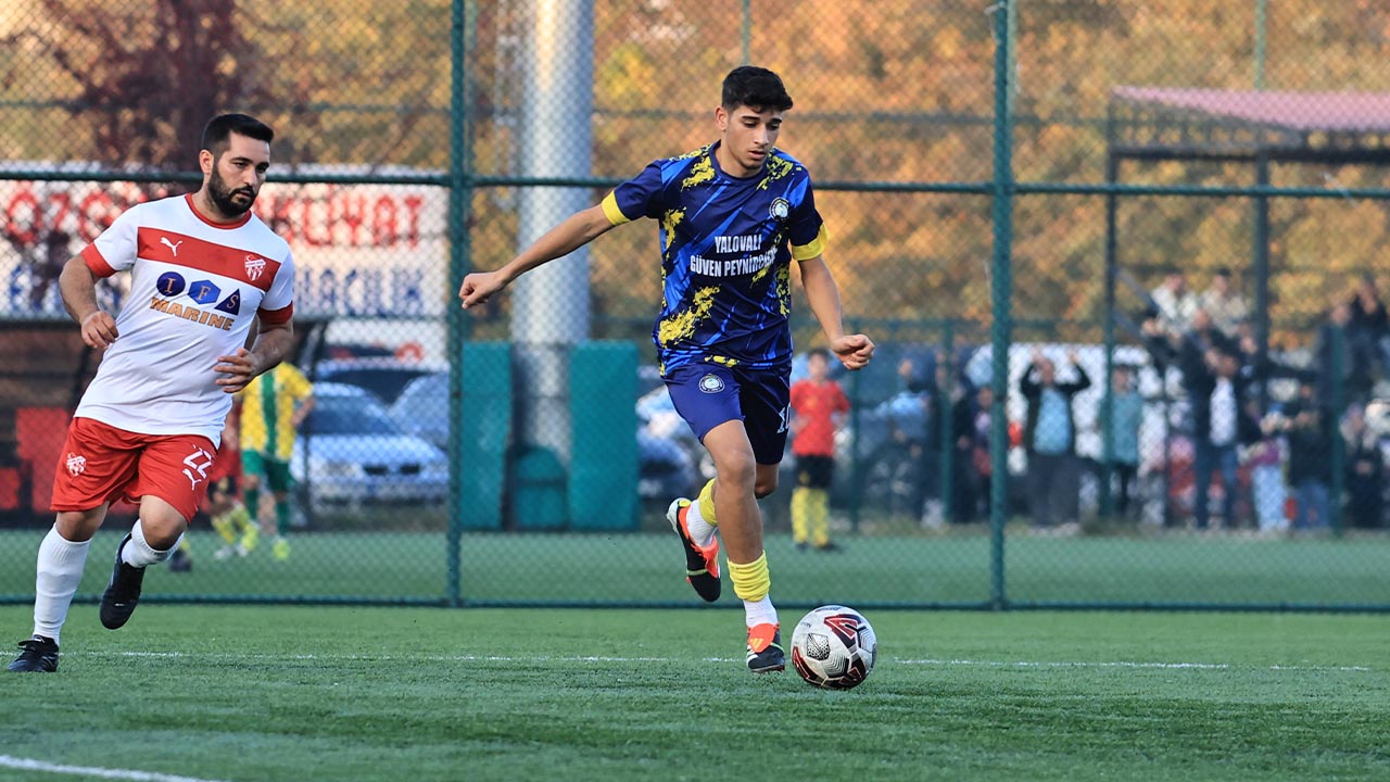 Yalova Futbol Son Gulen Demir (2)