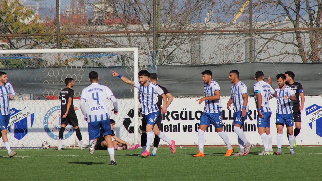 Yalova Tavsanli Galibiyet Mac Futbol (2)