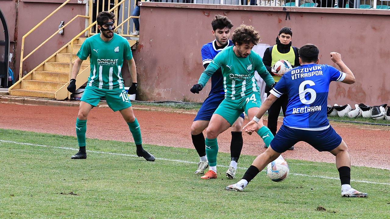 Yalova Yesil Fk Galibiyet Halay Futbol Mac (1)