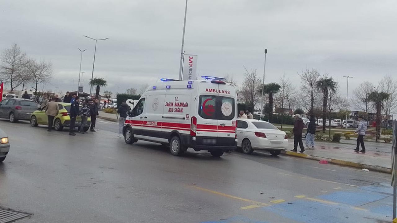 Yalova Cengiz Kocal Cadde Binek Arac Motosiklet Kadin Torun Yaralanma Hastane (1)