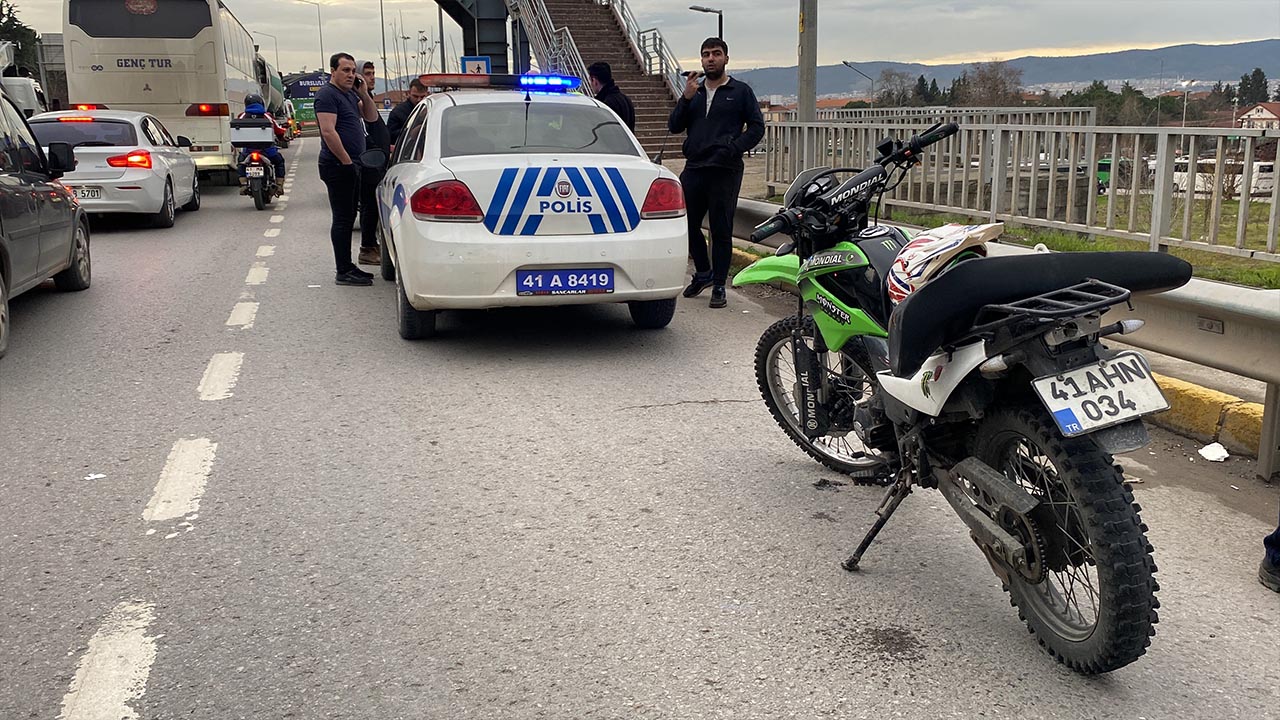 Yalova Kocaeli Golcuk Otomobil Motosiklet Trafik Kaza Yarali (1)