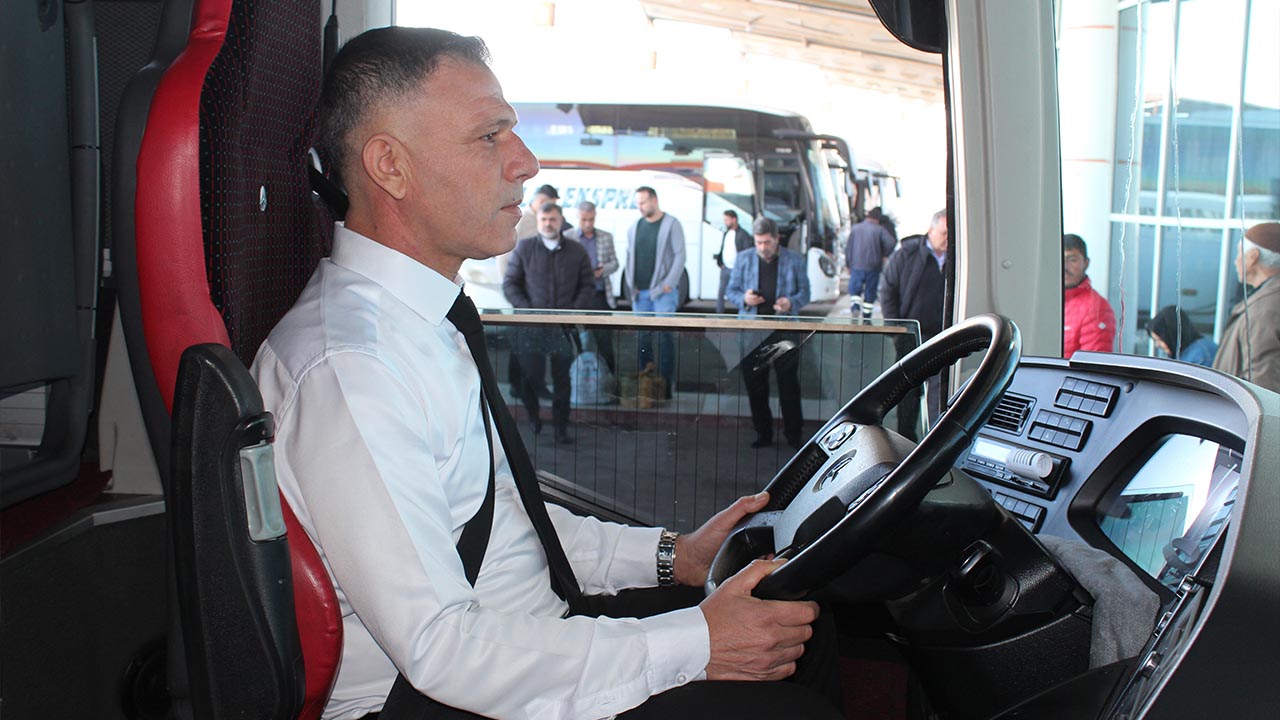 Yalova Siirt Otobus Sofor Yasli Kadin Sirt Tasima (4)