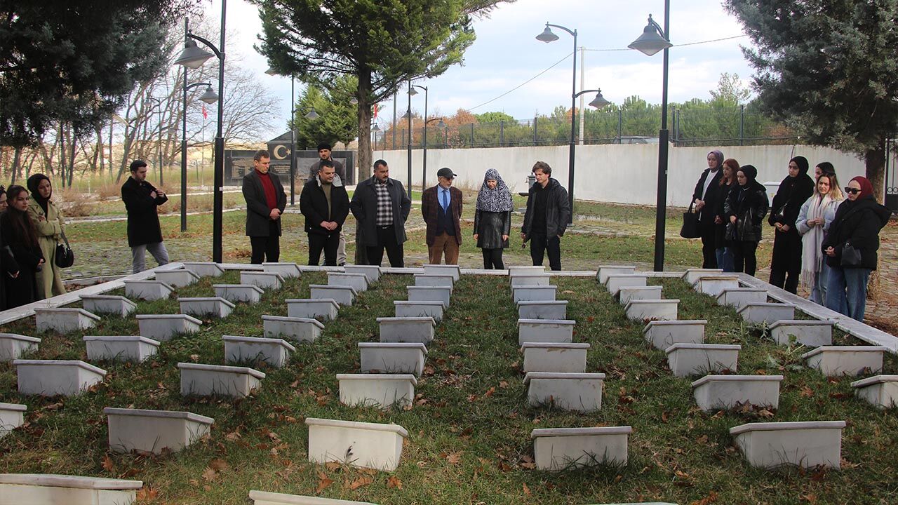 Yalova Universite Insan Toplum Bilim Sosyal Hizmet Ogrenci Sehitlik Ziyaret (12)