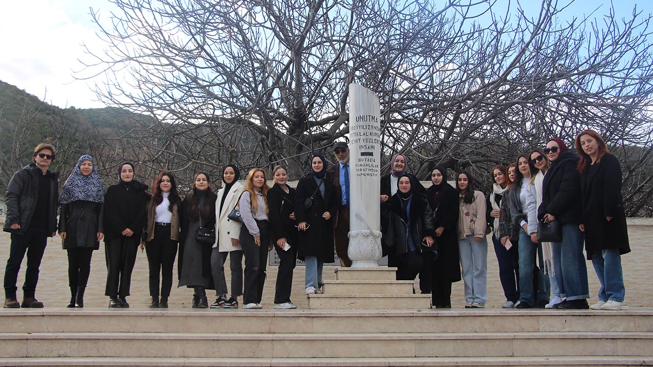 Yalova Universite Insan Toplum Bilim Sosyal Hizmet Ogrenci Sehitlik Ziyaret (8)