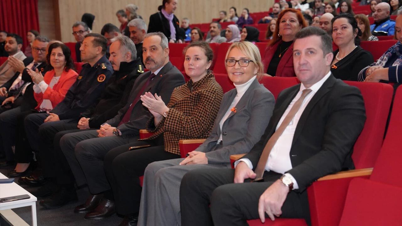 Yalova Universite Kadin Siddet Son Seminer (4)