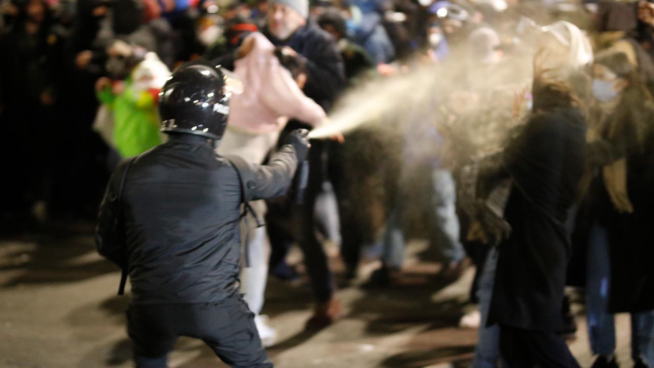 Gurcistan Protesto Polis Ab Avrupa Birligi Muzakere (8)