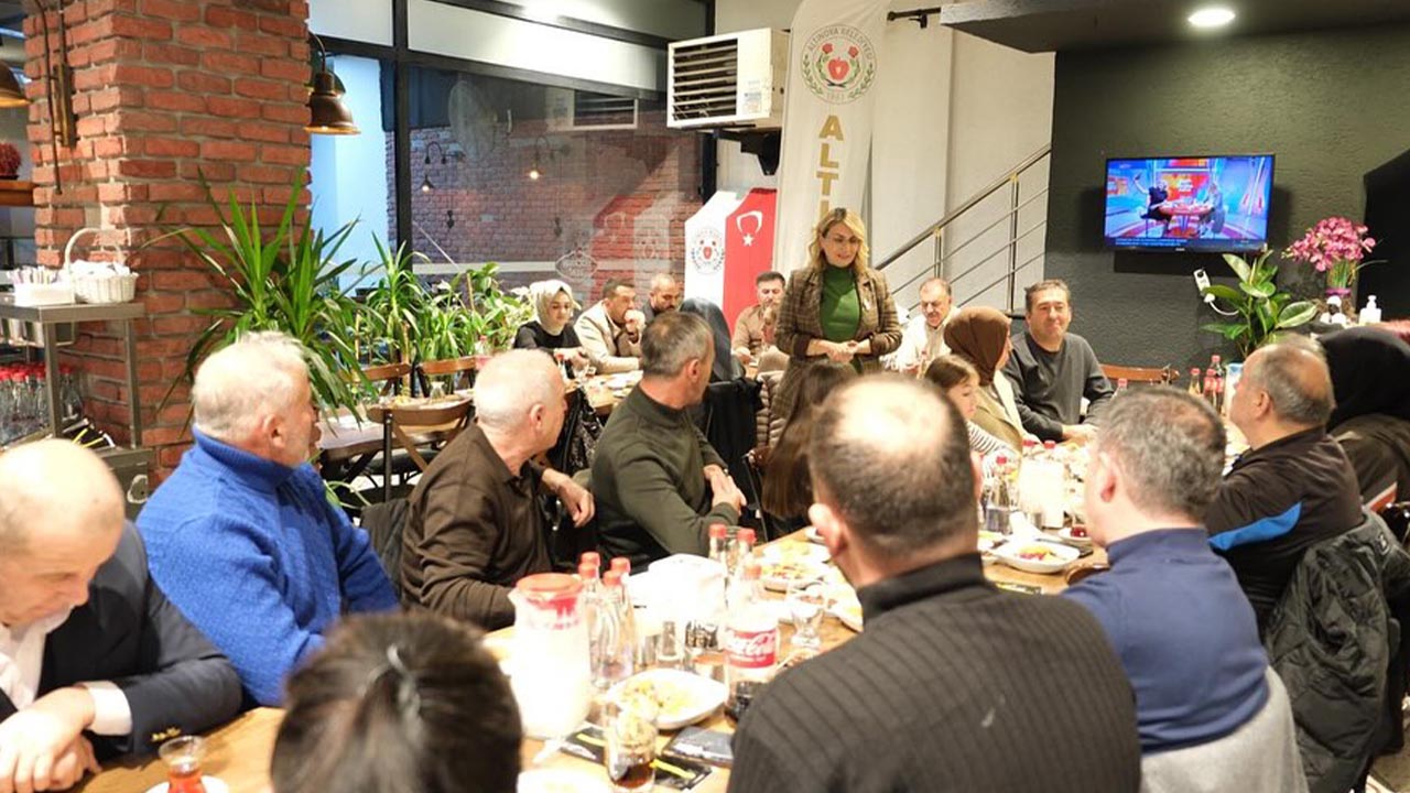 Yalova Altinova Belediye Baskan Emekli Personel Aile Aksam Yemegi Tesekkur Plaket (7)